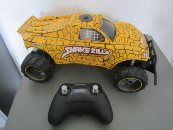 Voiture RC New Bright SNAKEZILLA road monster (d'occasion)