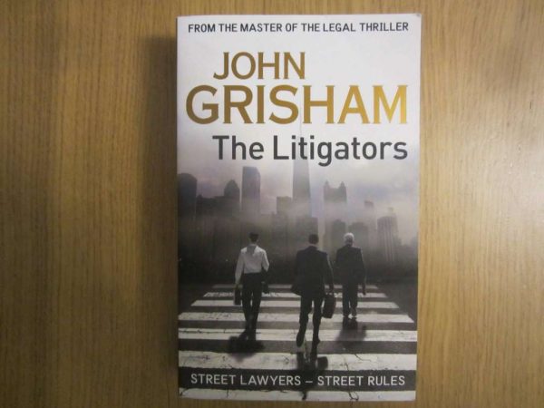 Livre de poche en anglais : The Litigators - John Grisham