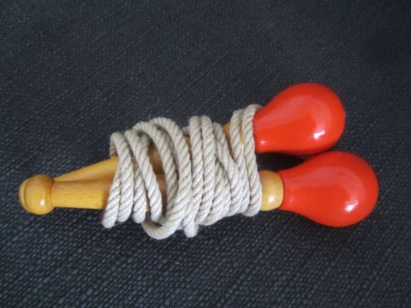 Corde à sauter en bois : selon photos