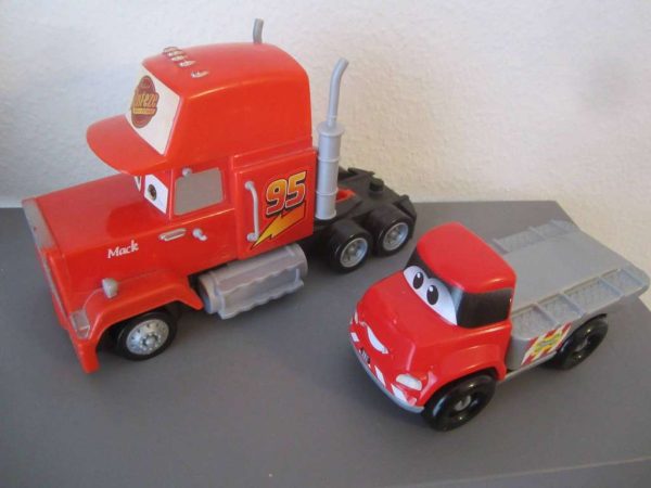 Lot de 2 véhicules Cars Mack : selon photos
