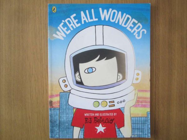 Livre en anglais "We're all wonders" - R.J. Palacio