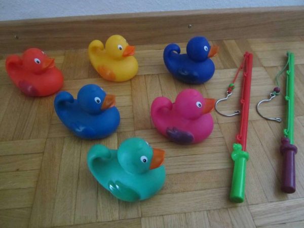 Jeu pêche aux canards : 2 cannes & 6 canards en plastique