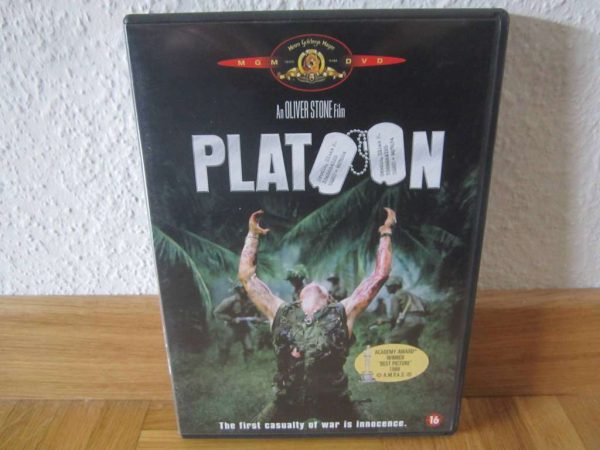DVD Platoon, film de Oliver Stone - Charlie Sheen