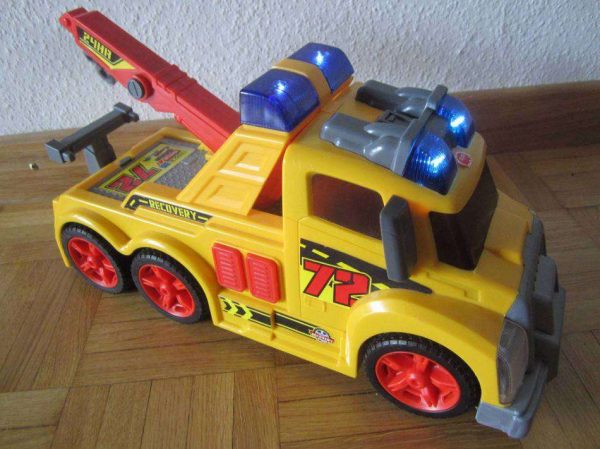 Jouet Dickie Toys dépanneuse avec sons et lumières.