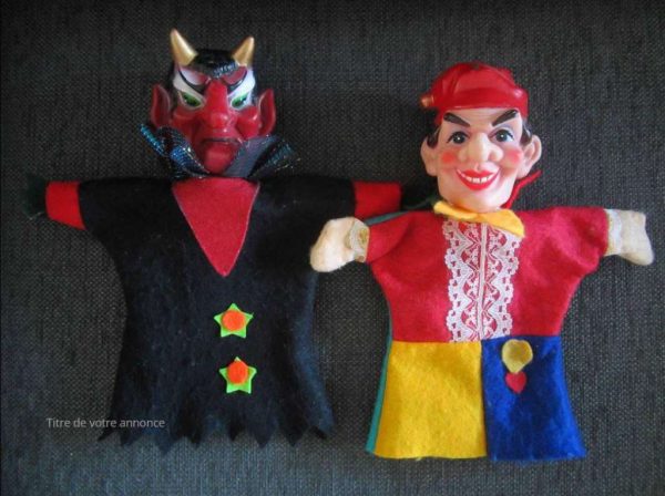 Lot de 2 marionnettes (tête en plastique, corps en feutre).