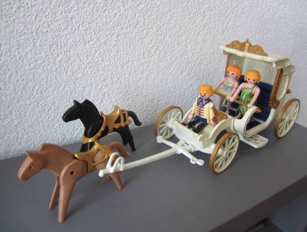 Carrosse Playmobil, 2 chevaux, 3 personnages (pas d'origine)