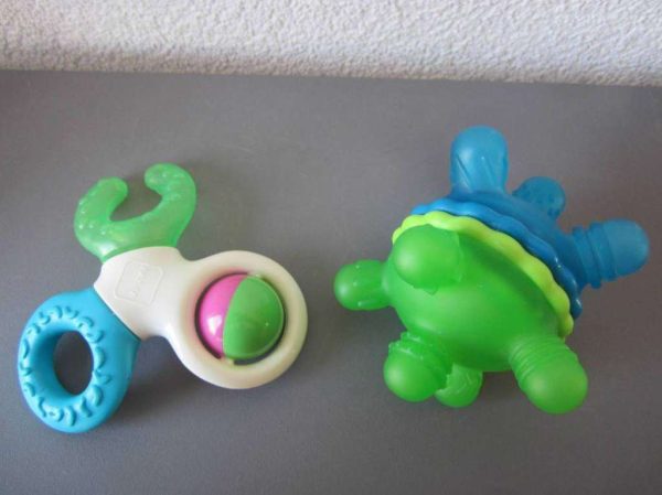Hochet de dentition Ball Munchkin & anneau de dentition MAM