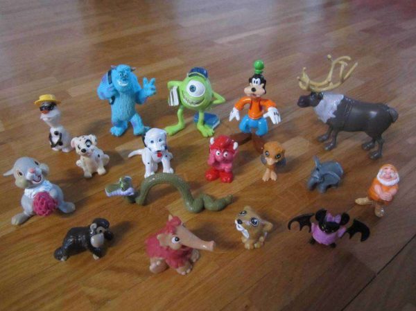Lot de 17 figurines (environ 3 - 9 cm) : selon photo
