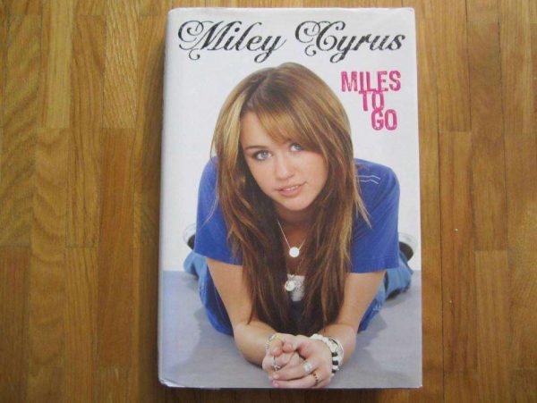 Livre en anglais : Miley Cyrus "Miles to go".