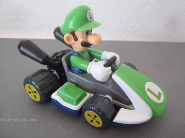 Figurine Mario Kart Luigi Nintendo : selon photos.