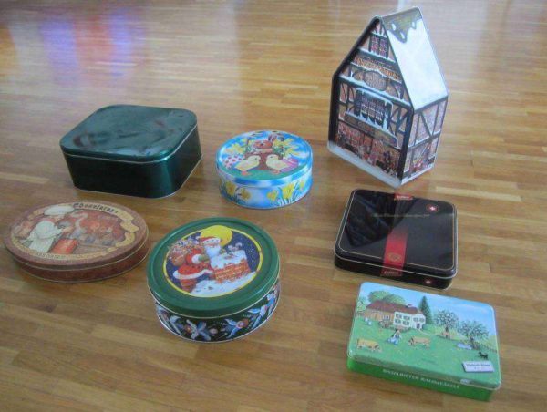 Lot de 7 boîtes à biscuits en métal d'occasion : selon photos