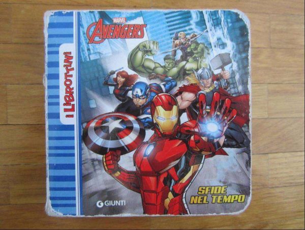 Petit livre cartonné en italien i librottini Marvel Avengers