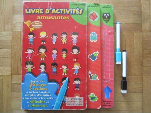 Livre d'activités amusantes avec 2 feutres effaçables.