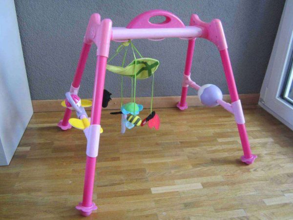 Arche d'activités et d'éveil rose pour bébé