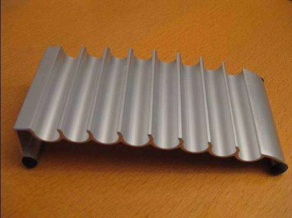 Petit support design en alu pour CD.