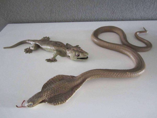 Lot de lézard (environ 24 cm) et serpent cobra (env. 45 cm)