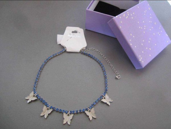 Collier strass bleus & papillons (neuf, avec étiquette).