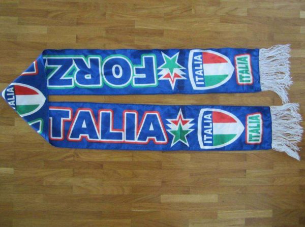 Echarpe bleue "Forza Italia" : selon photo