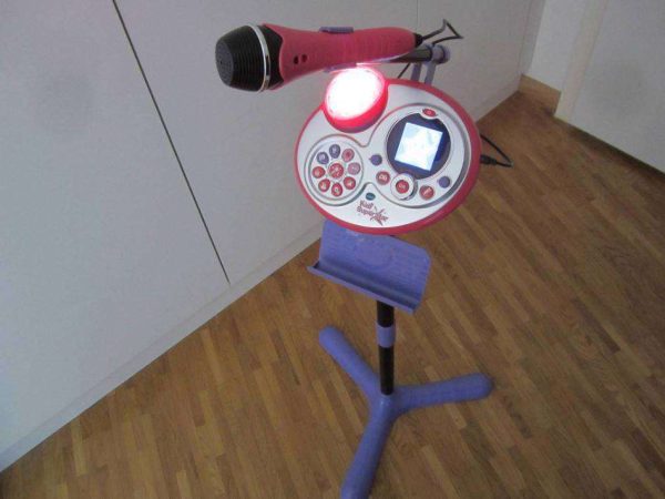 Jeu : Micro sur pied Vtech Kidi Super Star (en bon état)