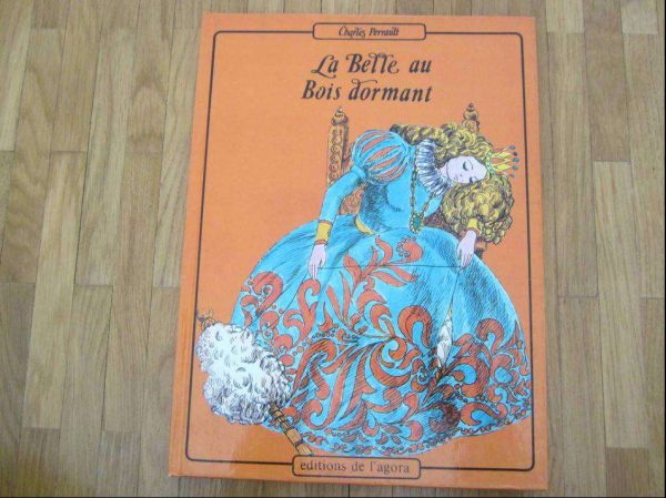 Livre ancienne édition (1981) La Belle au Bois dormant.