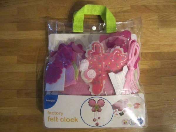 Horloge en feutrine "factory felt clock" ItsImagical (NEUVE)