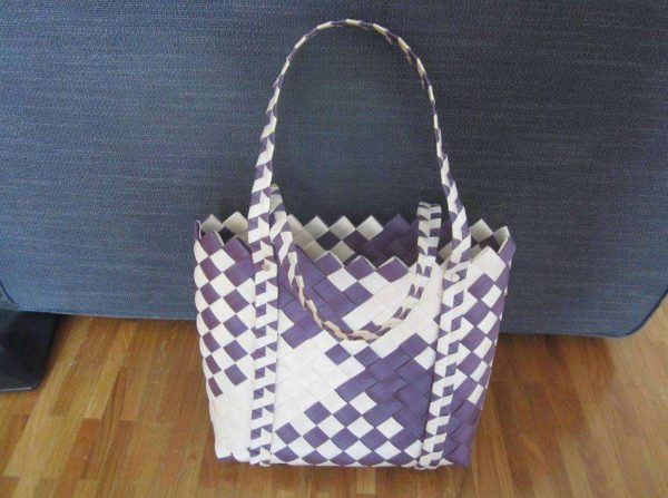 Sac artisanal d'occasion (env. 30 x 28 cm) : voir photos