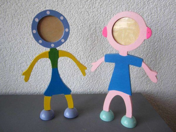 Lot de 2 personnages en bois avec cadre photo (tête)