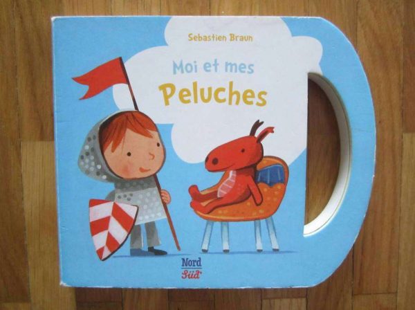 Petit livre cartonné "Moi et mes Peluches" (en bon état)